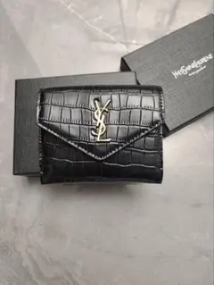 SAINTLAURENTの人気エンベロープ型二つ折り財布ですのサムネイル