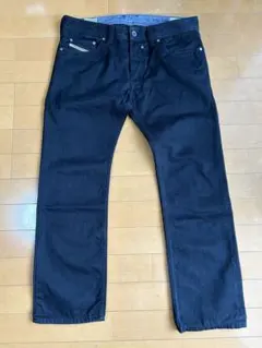 DIESEL SAFADO ブラック スリムストレート デニムパンツ