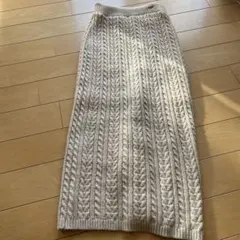 アイボリー ケーブル編み ニットスカート