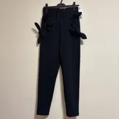 eLLaエラ サイドリボン ストレッチ ブラック フィット パンツ 18920円のサムネイル