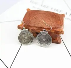 新品　シルバー円形渦巻きピアス