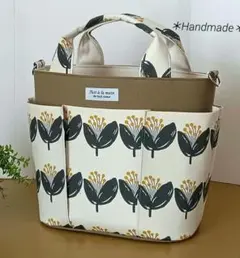 ハンドメイド★ポケットいっぱいトートバック★帆布×北欧フラワーアート柄