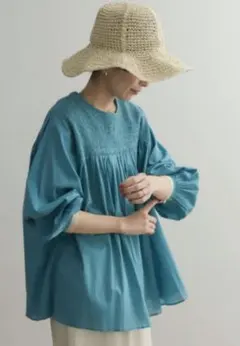 シャーリングブラウス