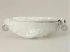 美品　Nike ボディバッグ