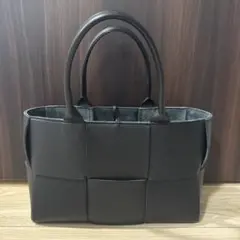 Item thumbnail for item c4b7cc2f-a12d-4b05-9aa7-a6e456aa0da9