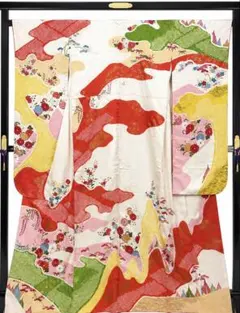 豪華駒刺繍振袖 赤系金彩 古典柄 正絹 成人式 結婚式 - メルカリ