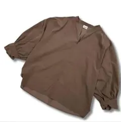 美品 カーキ 長袖 ブラウス Vネック きれいめ トップス　通勤　オフィス　春