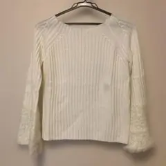 [新品]ホワイトリブ編みフレアスリーブニット