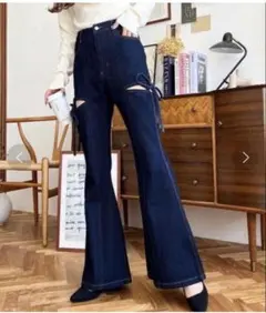 moment+ デニム＆ツイルカットアウトリボンフレアパンツのサムネイル