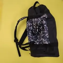 中１箇所破れあり！Umbro デジタルカモ柄 バックパック リュック