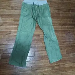 オリーブグリーン カジュアルパンツ