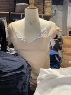 Brandy melville ベージュ コットン Vネック 半袖Tシャツ
