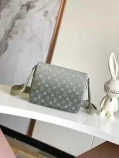 Louis Vuitton グレー メッセンジャーバッグ