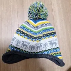 カラフルなポンポン付きニット帽