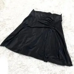 光沢のある黒のフレアスカート　ミニ丈 ギャザー　フォーマル　カジュアル