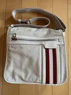BALLY ショルダーバッグ パンチングレザー ホワイト - メルカリ