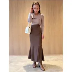 スナイデル　バックサテンマーメイドスカート