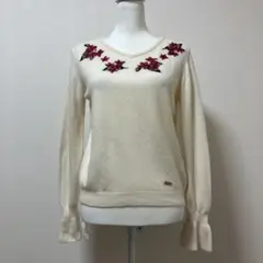 ブルーレーベルクレストブリッジ　白　刺繍　ニット　ホワイト　大人　上品　秋　冬