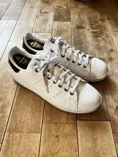 シルバー スニーカー