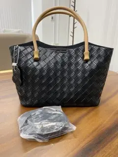 編み込みレザー ブラックショルダーバッグ