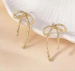ゴールドメッキ リボン型ピアス