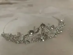 クリスタル装飾のシルバー ティアラ