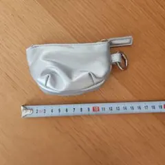 シルバー 合成皮革 ポーチ ファスナー付き