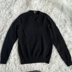 ユニクロ　カシミヤ100パーセント　黒　Vネックセーター 長袖　ブラック　M
