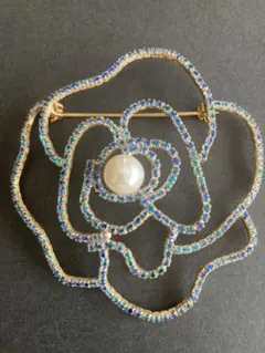 ブローチ 花型　青いビーズ パール