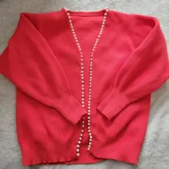VIS　赤いリブ編みカーディガン パール付き