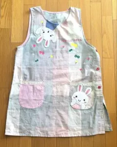 保育士エプロン　可愛いウサギ