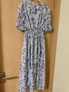 花柄フリル袖ロングワンピースのサムネイル