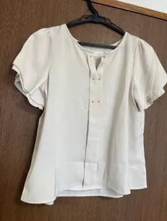 PATTERN ベージュ 半袖ブラウスMサイズのサムネイル