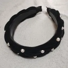 ベルベット　パール付きカチューシャ　黒