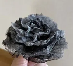 ⭐︎コサージュ カジュアル フォーマル 黒グレー 上品 お花モチーフ 美品⭐︎