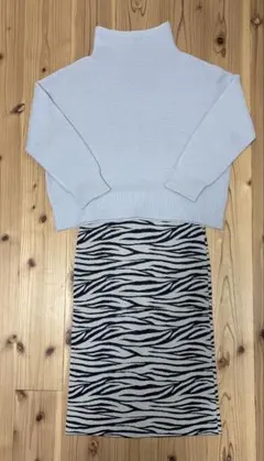 LUCA ライトグレー タートルネックニット