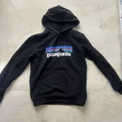 patagonia フード付きパーカー 黒