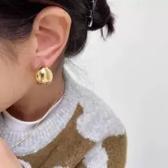 ティアドロップ ピアス ゴールド しずく型 大ぶり 軽量