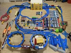 プラレール線路　高架レイアウト　タワー　制作例　参考出品 今日の動画！ 高架駅の下に待避線を作ったレイアウト！ 橋直線と街並み 鉄道模型