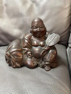 古い木彫り　木製の置物