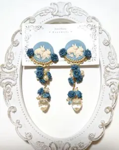 兎カメオ　薔薇チャーム　ピアスorイヤリング