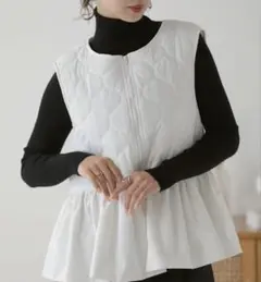 美品　O.S.K ホワイト キルティング ダウンベスト
