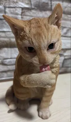 猫 置物 リアル 毛づくろい 茶トラ フィギュア　hot ant