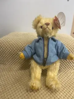 Item thumbnail for item 34b1d8f8-7e31-41ff-aba5-f33c0fc0b8eb