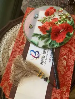 両面刺繍扇子 赤い花と蝶 ケース付き