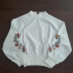 【未使用品】花柄刺繍 フリルネック 長袖ブラウス ホワイト