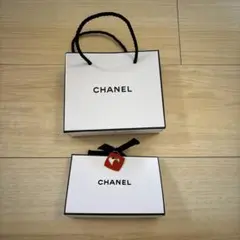 CHANEL ホワイトショップ袋 チャーム付き