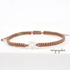 ️4月誕生石モルガナイトꕤ︎︎マクラメ編みブレスレットクローバー天然石〈205〉