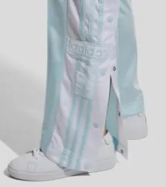 アディダス アディブレイク トラックパンツ 水色