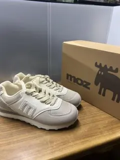 moz スニーカー ホワイト/ベージュコンビレースアップ　24.0cm